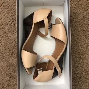 Clark's Mini Wedge Heels Size 6